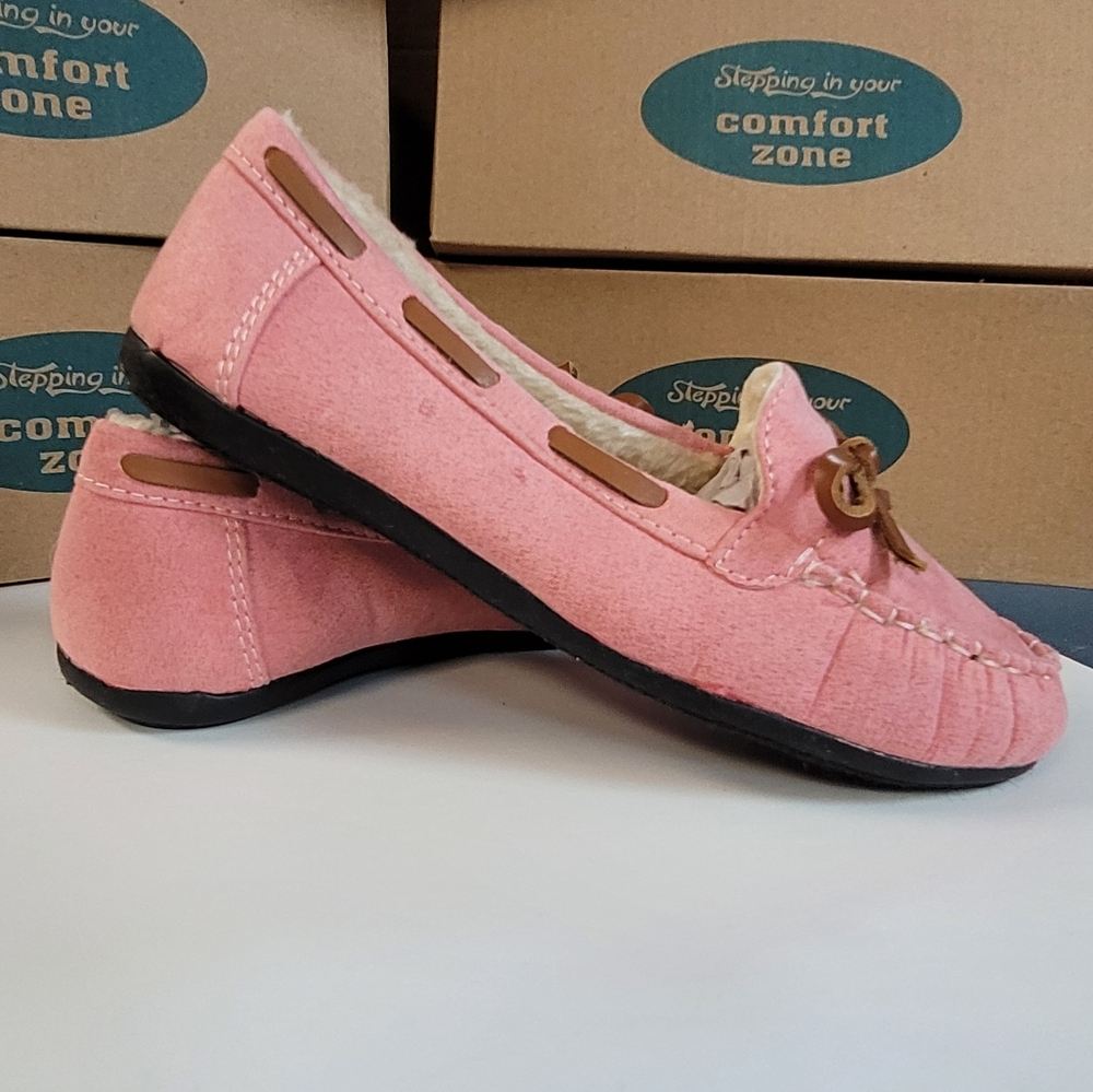 Kids' Pretty Pink Moccasin Slippers – Cozy & Stylish! - Picture 2 of 4